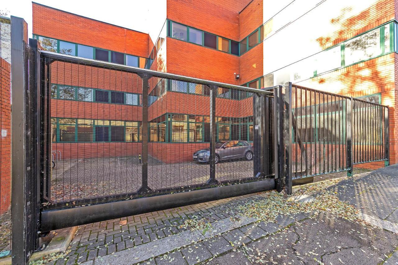 The Juke Box Suite: Centre With Parking Apartment
